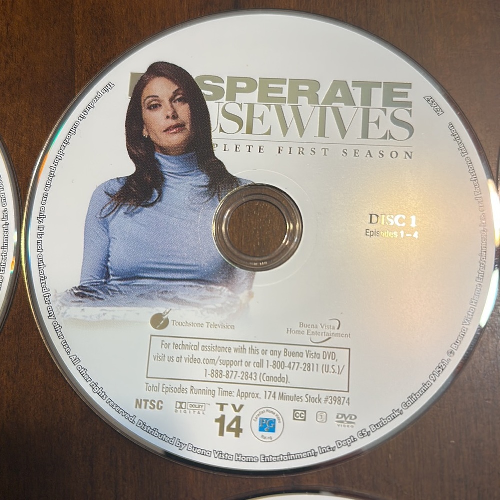 DVD: Desperate House Wife’s - Picture 3 of 11